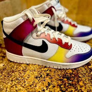 Nike New Without Tags
Dunk High "Multicolor Gradient" sneakers